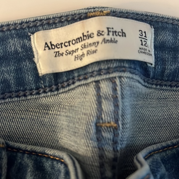 Abercrombie High Rise Super Skinny Ankle Jeans - Picture 2 of 2